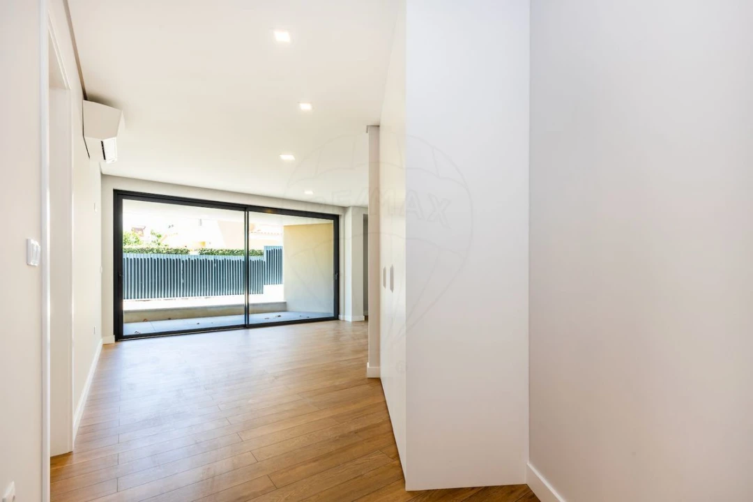Apartamento T2 para Venda em Carcavelos e Parede Foto 20