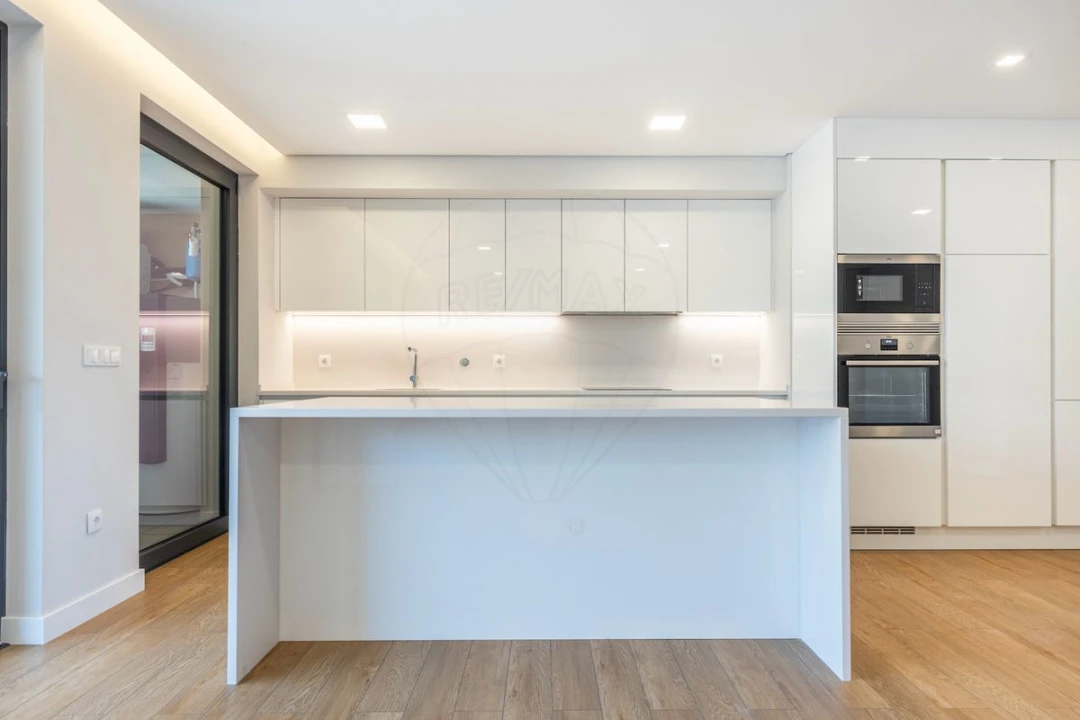 Apartamento T2 para Venda em Carcavelos e Parede Foto 9