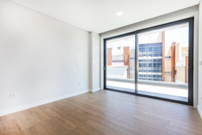 Apartamento T3 para Venda em Carcavelos e Parede