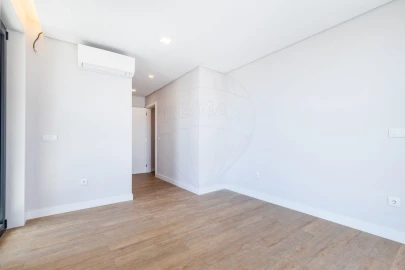 Apartamento T3 para Venda em Carcavelos e Parede