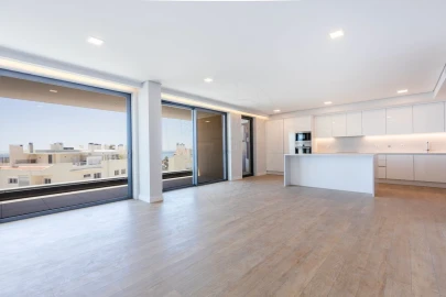 Apartamento T3 para Venda em Carcavelos e Parede