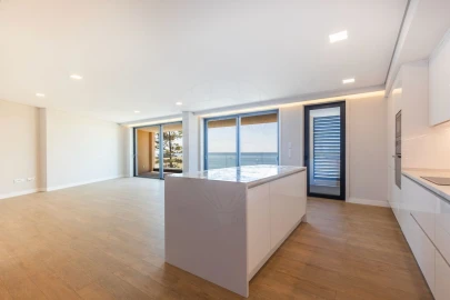 Apartamento T3 para Venda em Carcavelos e Parede