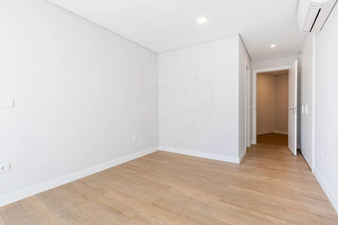 Apartamento T3 para Venda em Carcavelos e Parede Foto 13