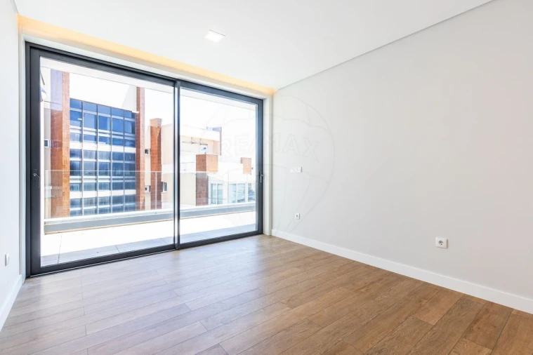 Apartamento T3 para Venda em Carcavelos e Parede Foto 12