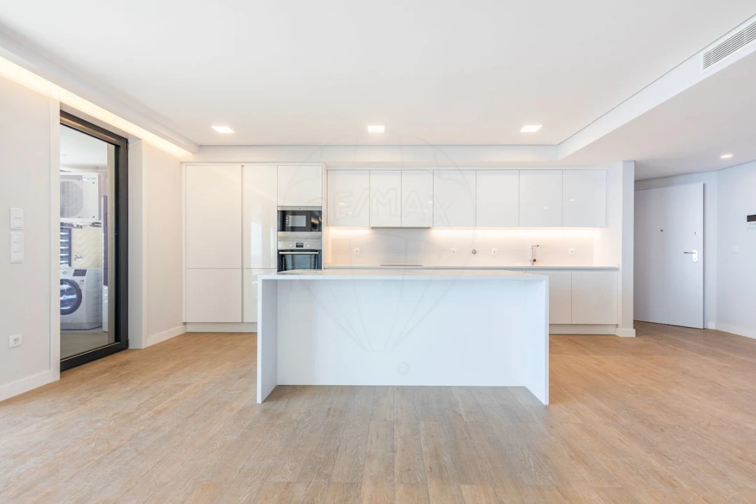 Apartamento T3 para Venda em Carcavelos e Parede Foto 8