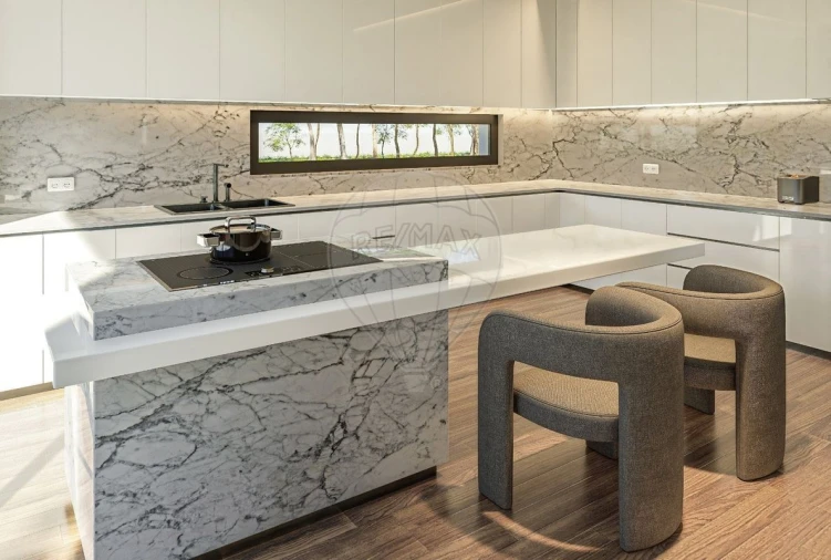 Moradia T4 para Venda em Santa Maria, São Pedro e Matacães Foto 9