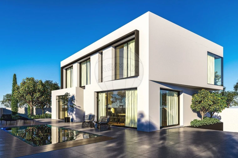 Moradia T4 para Venda em Santa Maria, São Pedro e Matacães