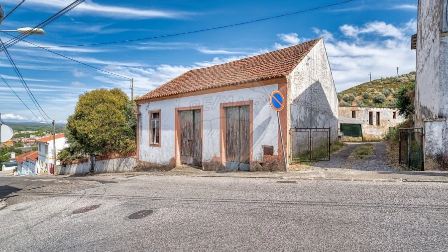 Armazém para Venda em Abrantes (São Vicente e São João) e Alferrarede