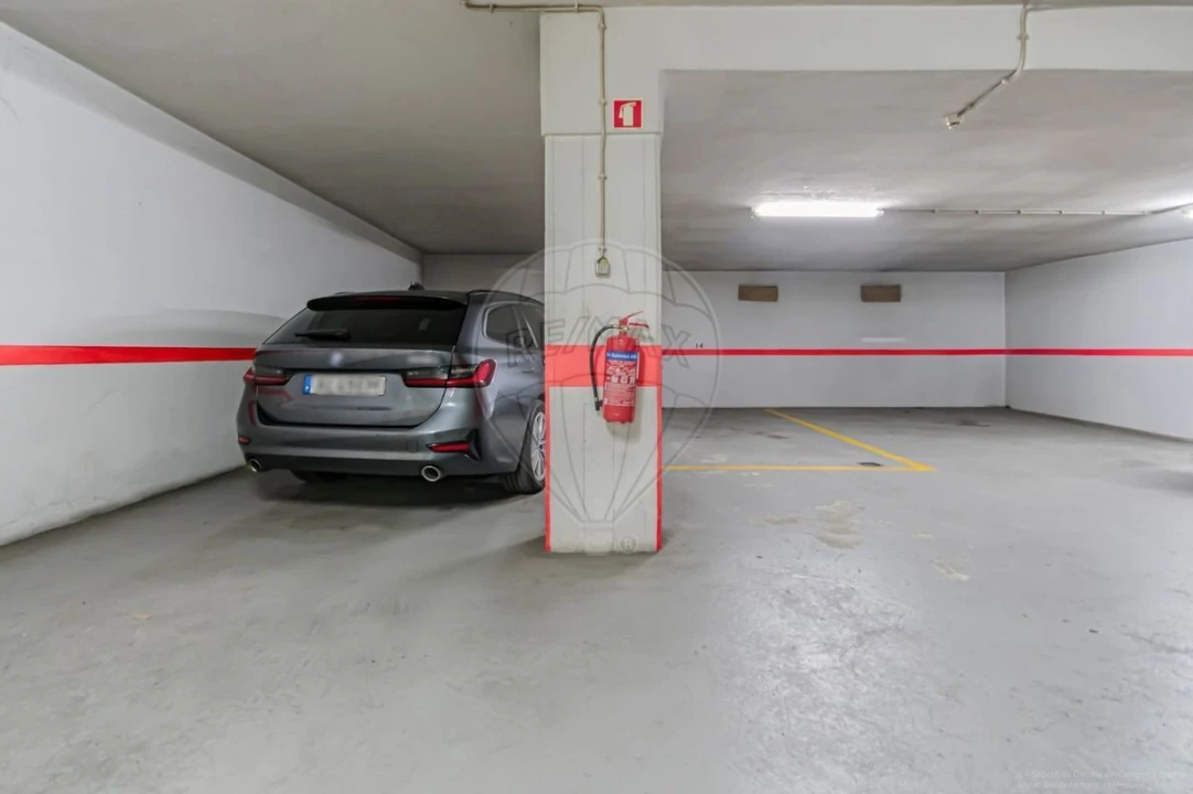 Apartamento T5 para Venda em Carcavelos e Parede Foto 33