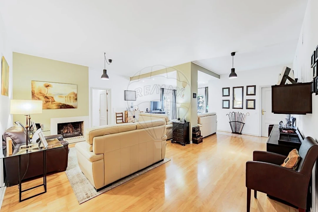 Apartamento T5 para Venda em Carcavelos e Parede Foto 3