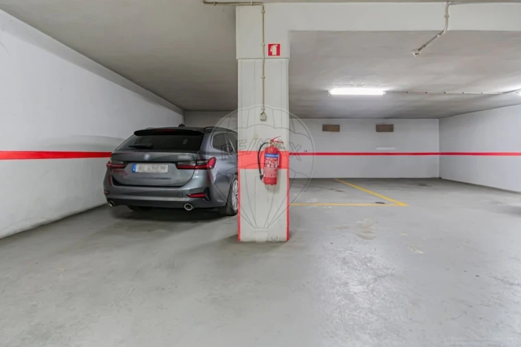 Apartamento T5 para Venda em Carcavelos e Parede Foto 33