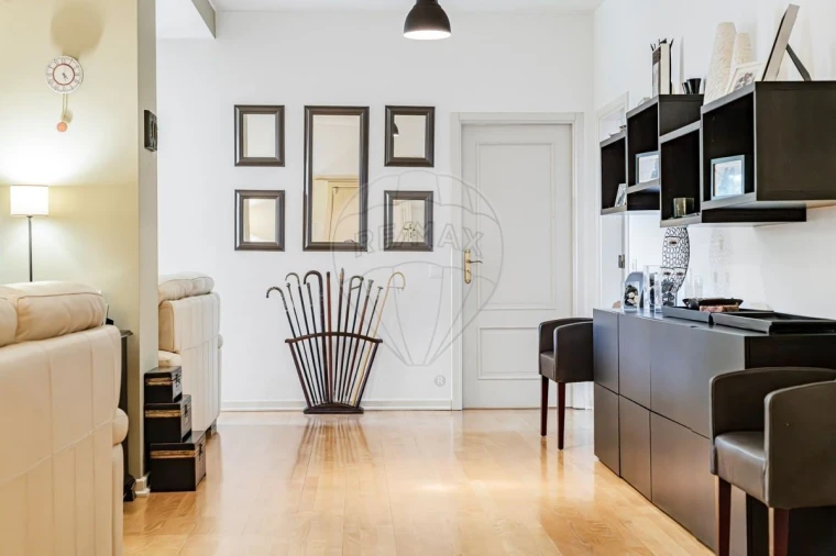 Apartamento T5 para Venda em Carcavelos e Parede Foto 8