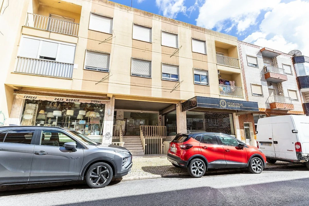 Loja para Venda em Algés, Linda-A-Velha e Cruz Quebrada-Dafundo Foto 2