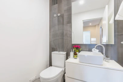 Apartamento T4 para Venda em Carcavelos e Parede