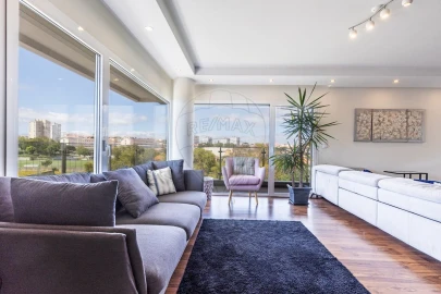 Apartamento T4 para Venda em Carcavelos e Parede