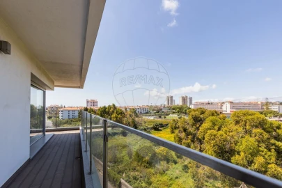 Apartamento T4 para Venda em Carcavelos e Parede