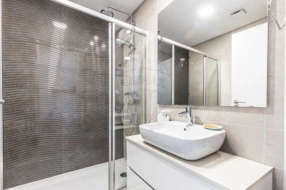 Apartamento T4 para Venda em Carcavelos e Parede