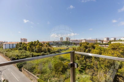 Apartamento T4 para Venda em Carcavelos e Parede