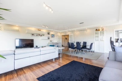 Apartamento T4 para Venda em Carcavelos e Parede