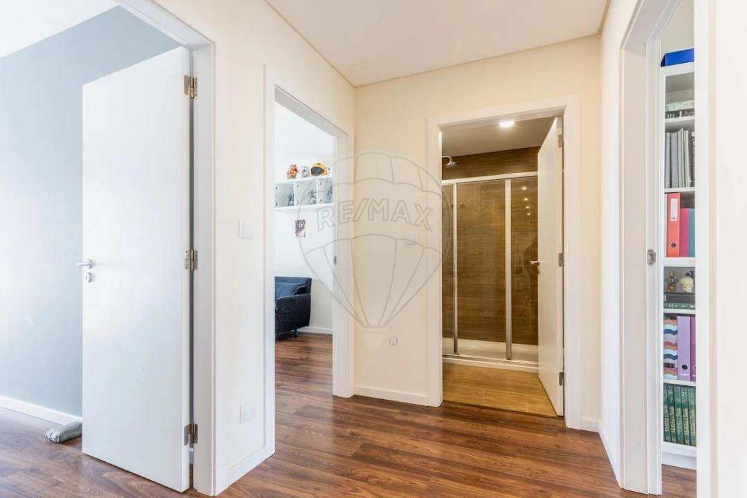 Apartamento T4 para Venda em Carcavelos e Parede Foto 19