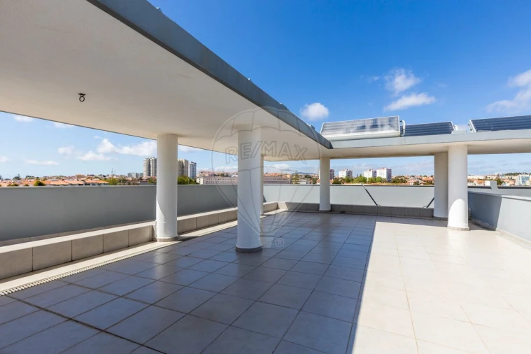Apartamento T4 para Venda em Carcavelos e Parede Foto 33