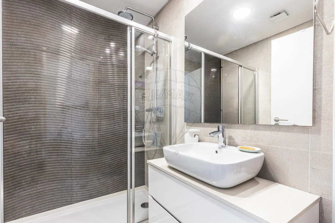 Apartamento T4 para Venda em Carcavelos e Parede Foto 23