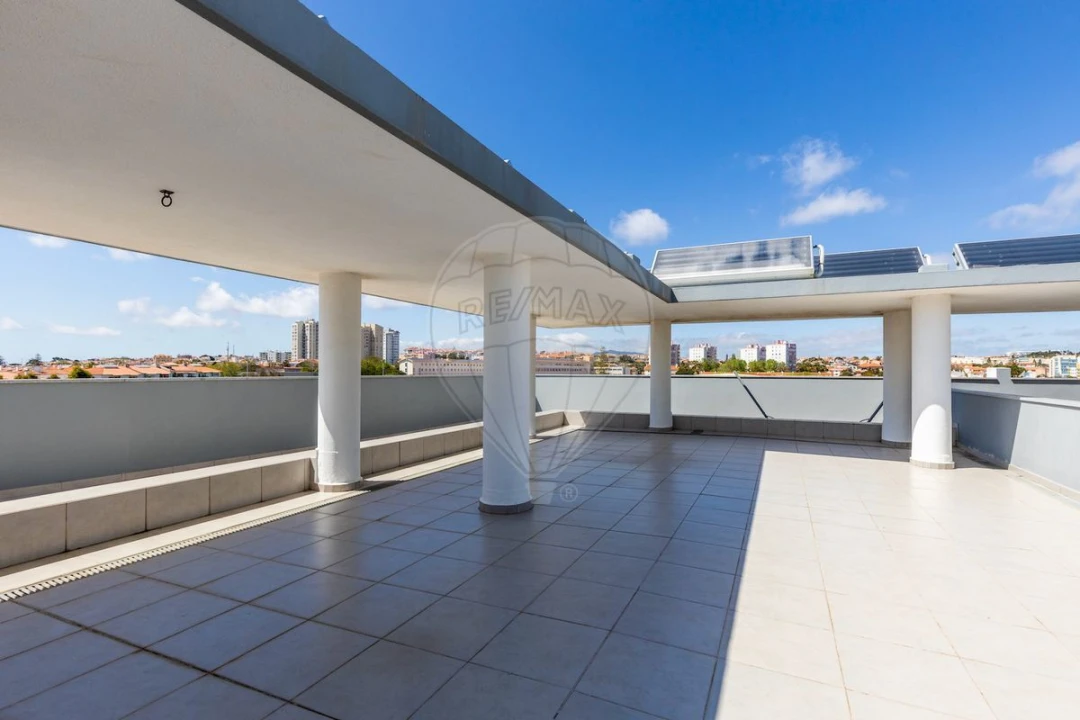 Apartamento T4 para Venda em Carcavelos e Parede Foto 33