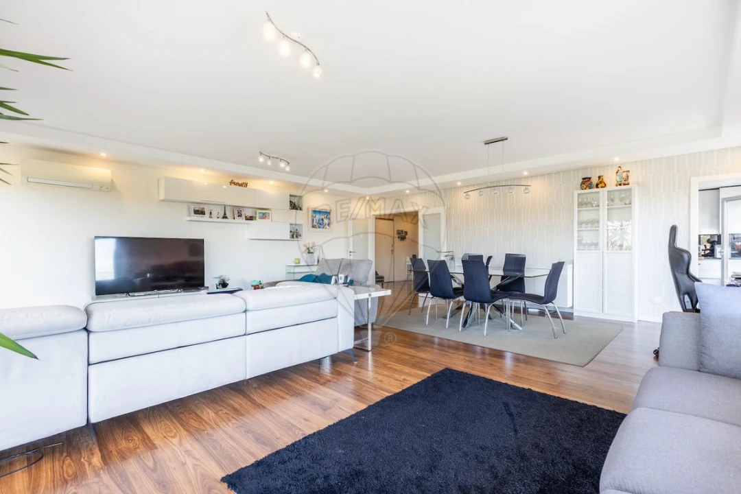 Apartamento T4 para Venda em Carcavelos e Parede Foto 8
