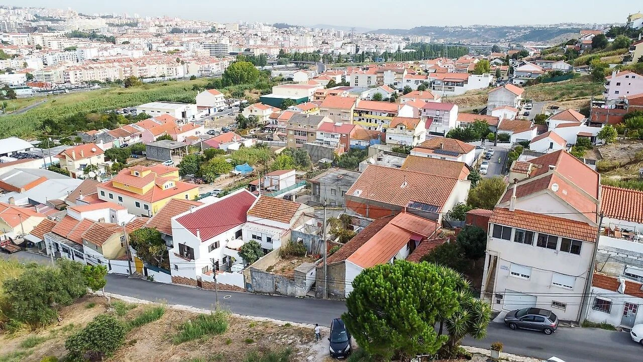 Moradia T2 para Venda em Pontinha e Famões Foto 13