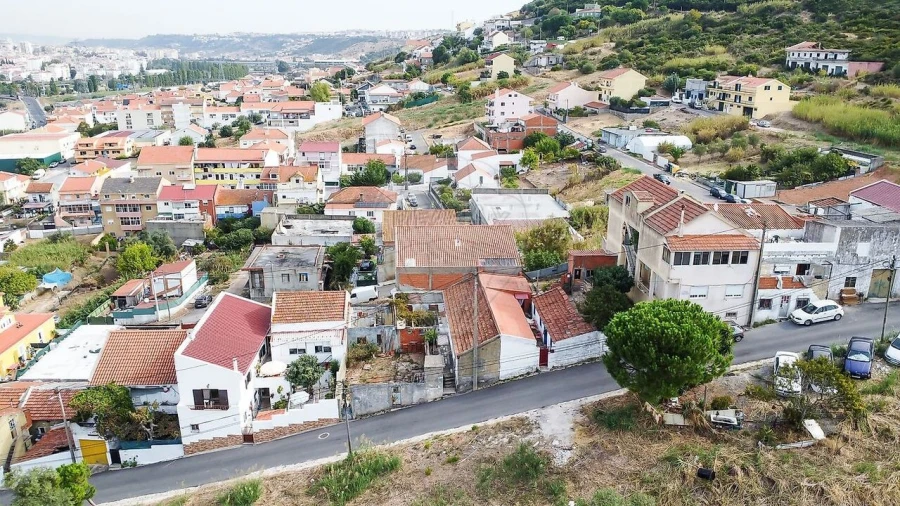 Moradia T2 para Venda em Pontinha e Famões Foto 7
