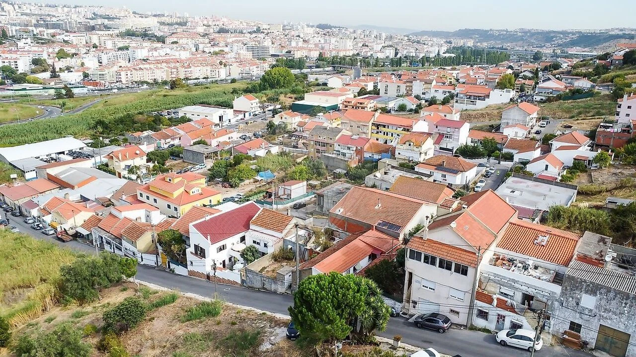 Moradia T2 para Venda em Pontinha e Famões Foto 14