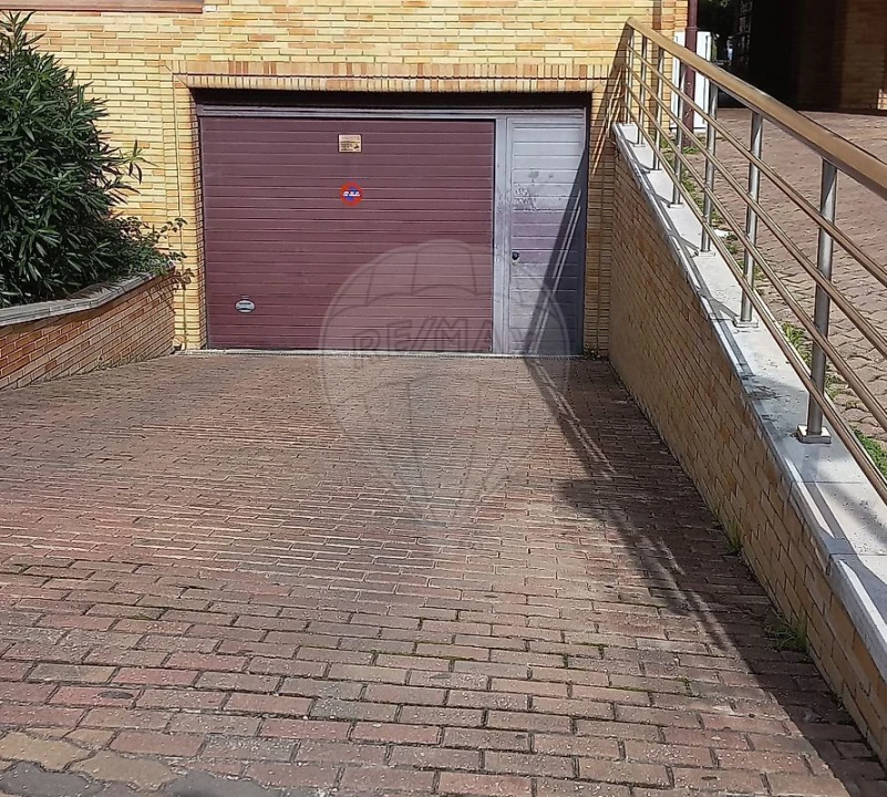 Garagem para Venda em Sacavém e Prior Velho Foto 5