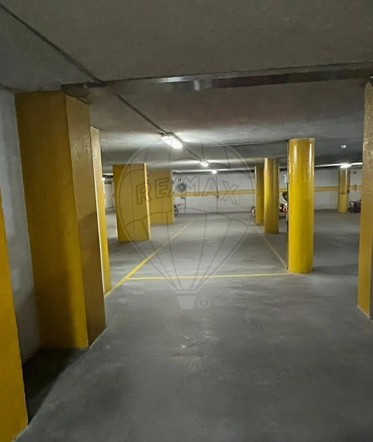 Garagem para Venda em Sacavém e Prior Velho Foto 9