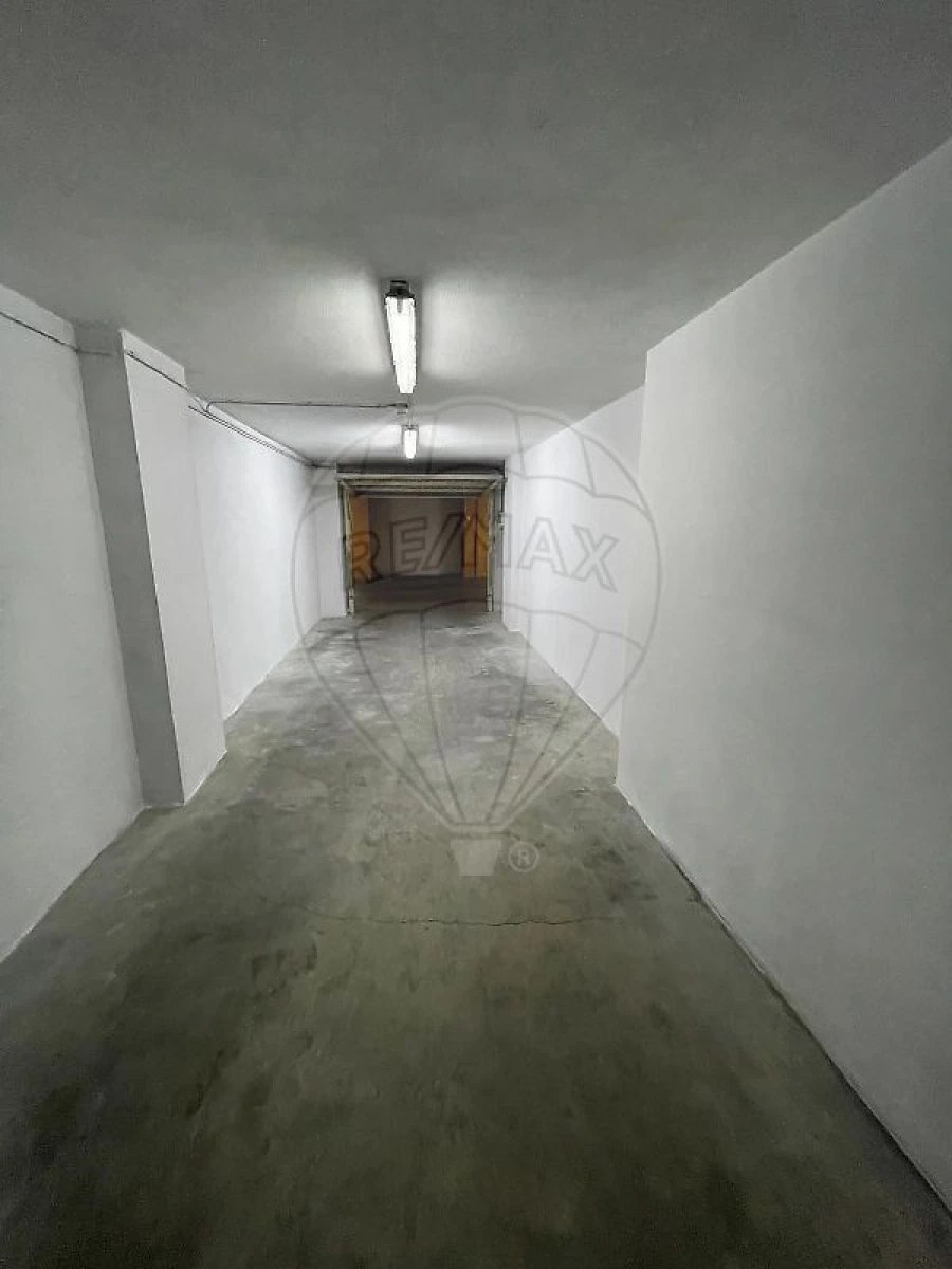 Garagem para Venda em Sacavém e Prior Velho Foto 7