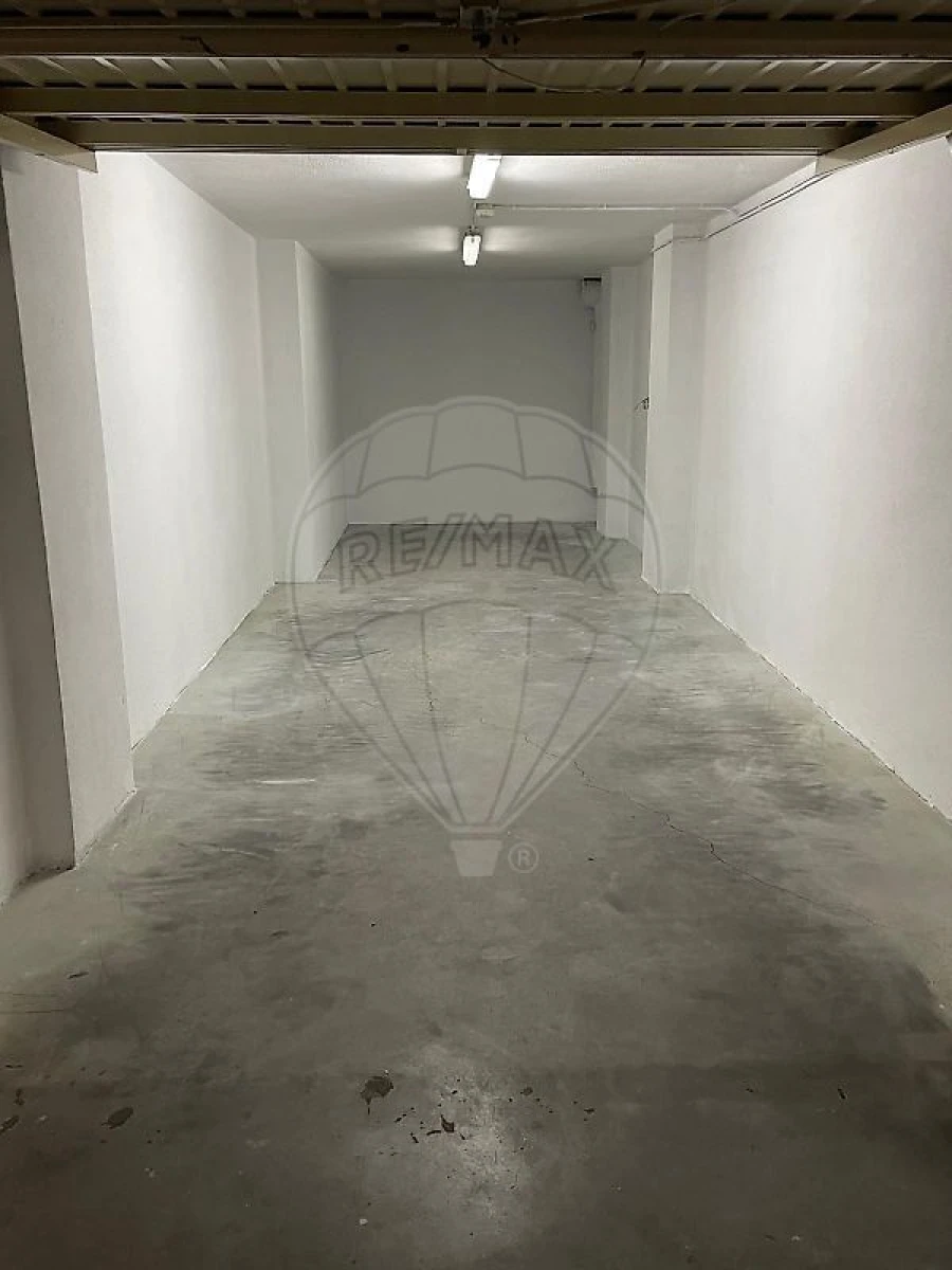 Garagem para Venda em Sacavém e Prior Velho Foto 8