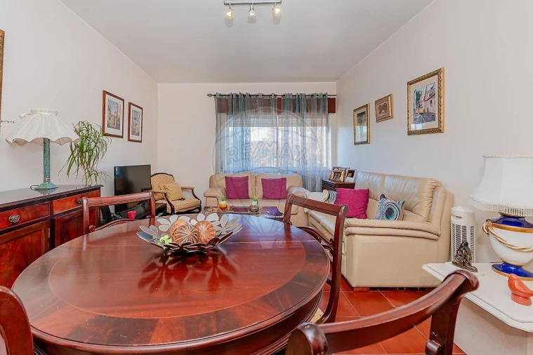 Apartamento T3 para Venda em Póvoa de Santa Iria e Forte da Casa Foto 4