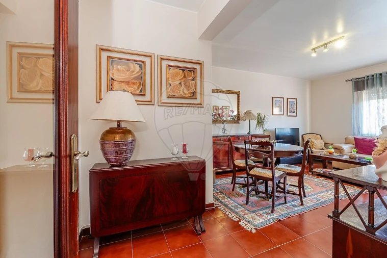 Apartamento T3 para Venda em Póvoa de Santa Iria e Forte da Casa Foto 2