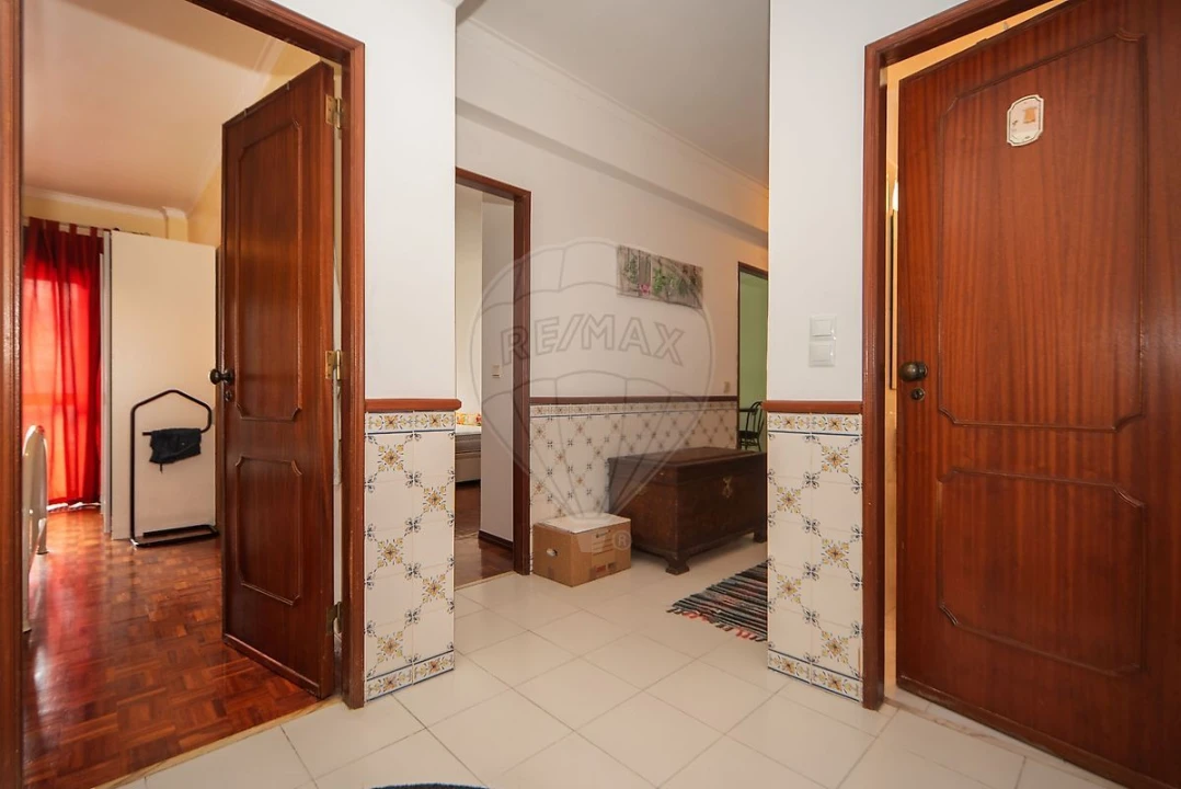 Apartamento T2 para Venda em Agualva e Mira-Sintra Foto 12