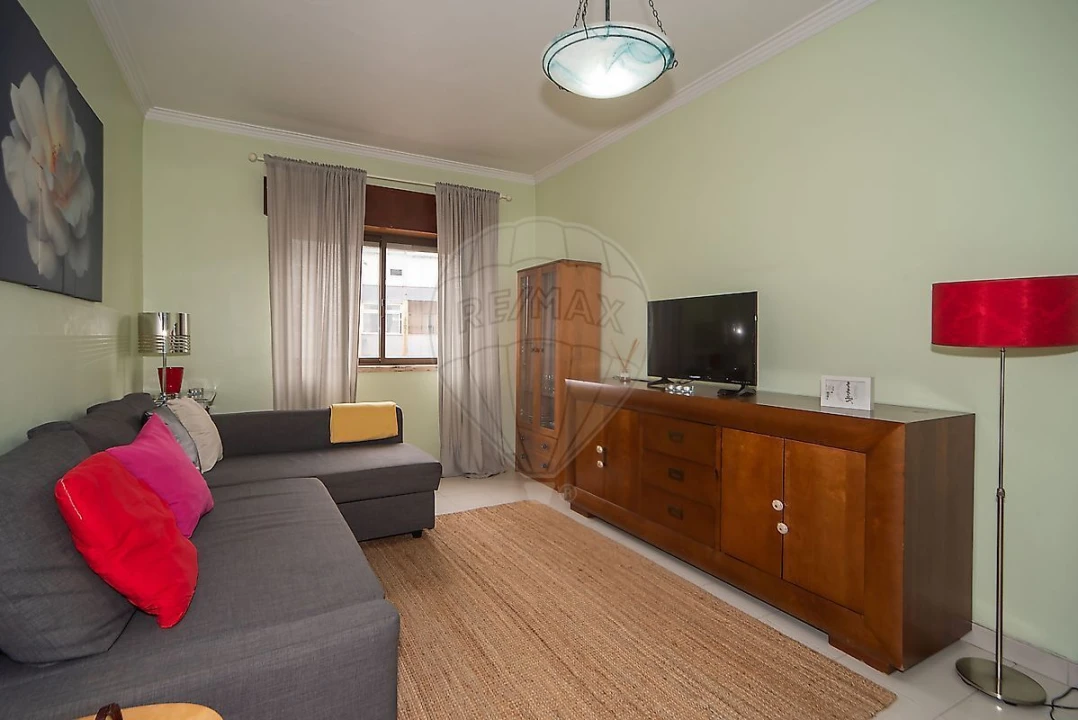 Apartamento T2 para Venda em Agualva e Mira-Sintra Foto 6