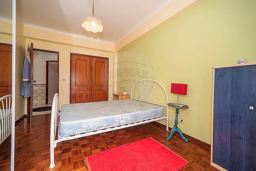 Apartamento T2 para Venda em Agualva e Mira-Sintra Foto 18