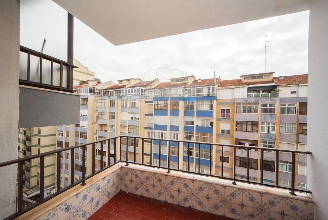 Apartamento T2 para Venda em Agualva e Mira-Sintra Foto 15