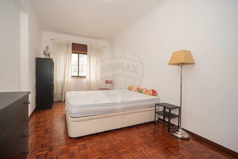 Apartamento T2 para Venda em Agualva e Mira-Sintra Foto 9