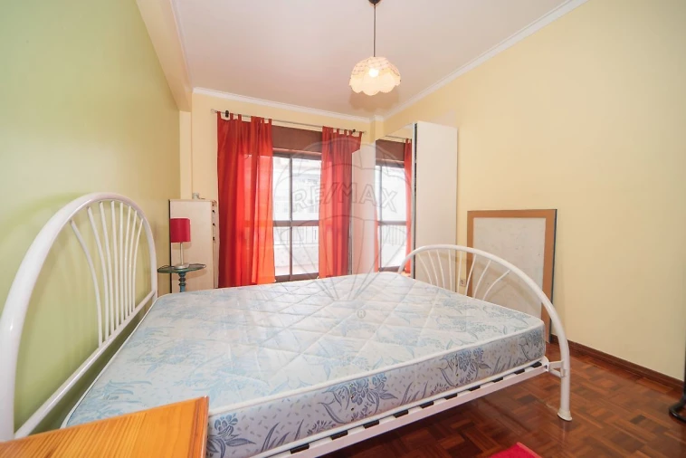 Apartamento T2 para Venda em Agualva e Mira-Sintra Foto 14