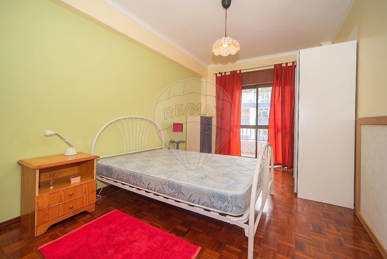 Apartamento T2 para Venda em Agualva e Mira-Sintra Foto 13