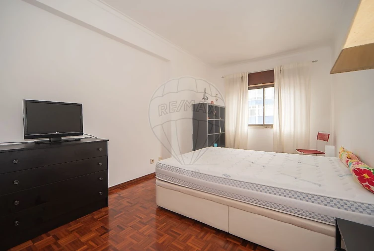 Apartamento T2 para Venda em Agualva e Mira-Sintra Foto 10