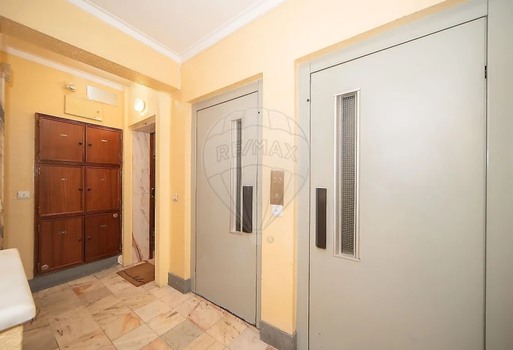 Apartamento T2 para Venda em Agualva e Mira-Sintra Foto 3