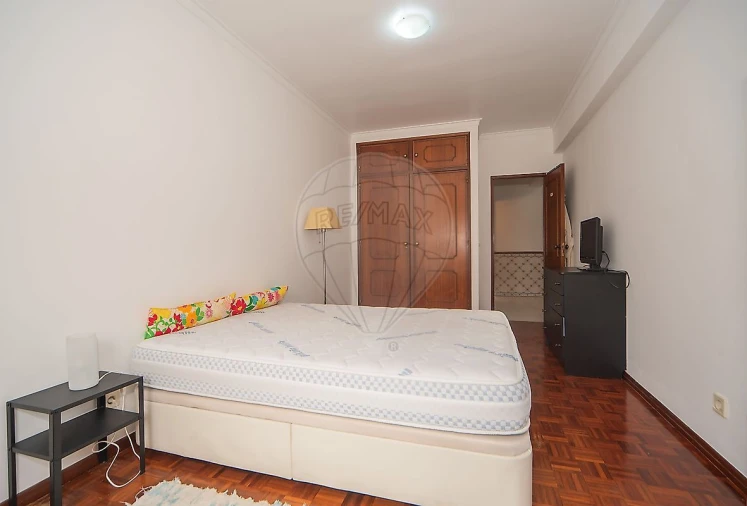 Apartamento T2 para Venda em Agualva e Mira-Sintra Foto 11