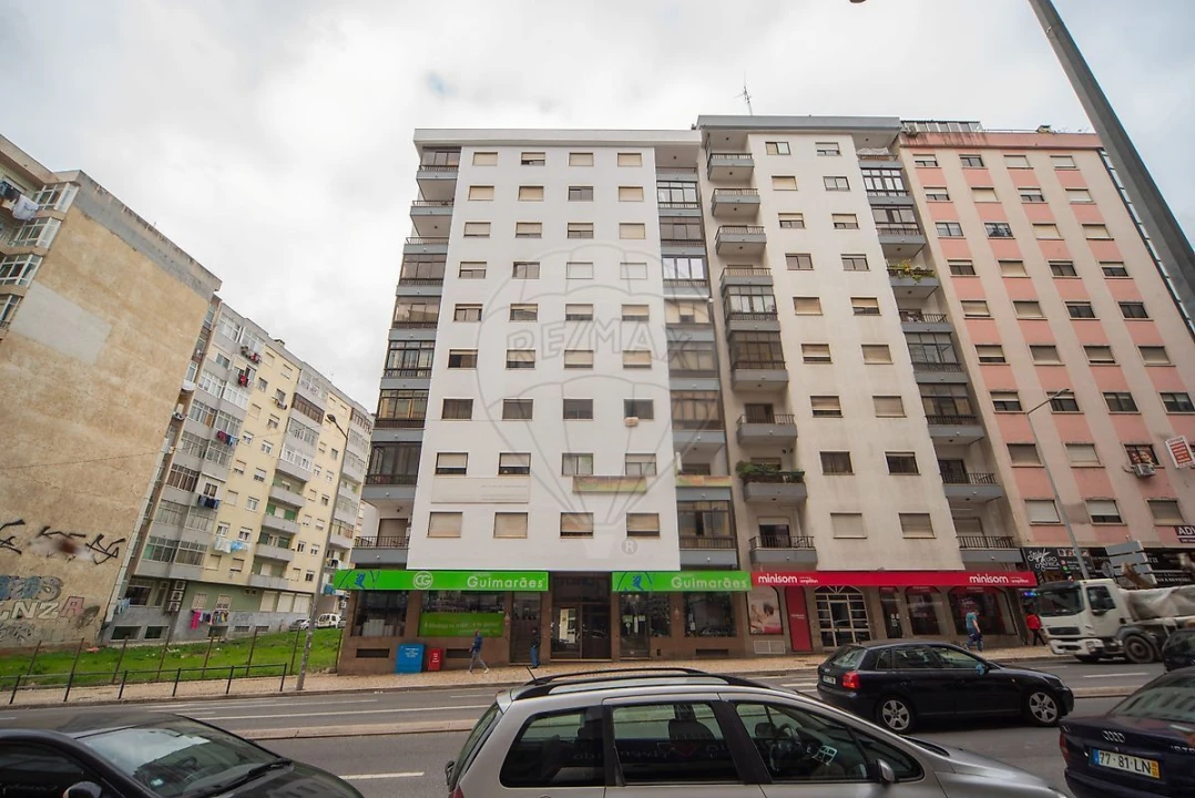 Apartamento T2 para Venda em Agualva e Mira-Sintra Foto 1
