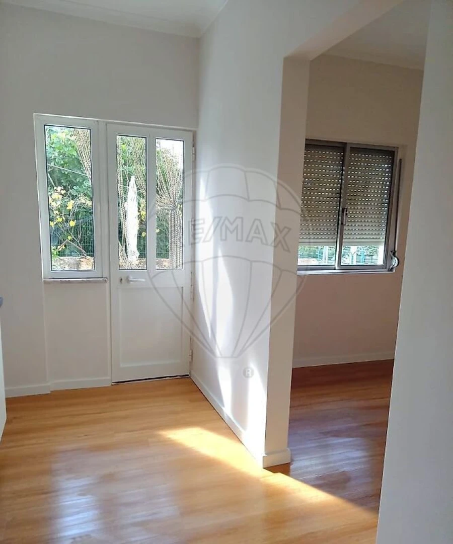 Prédio para Venda em Camarate, Unhos e Apelação Foto 1