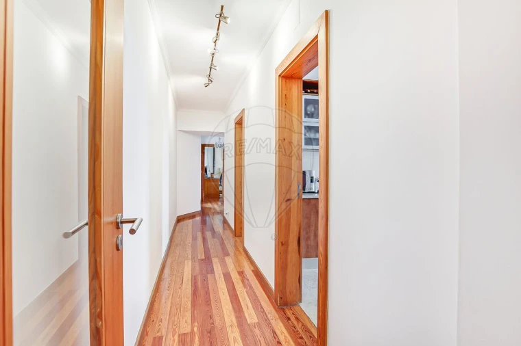 Apartamento T2 para Venda em Avenidas Novas Foto 9